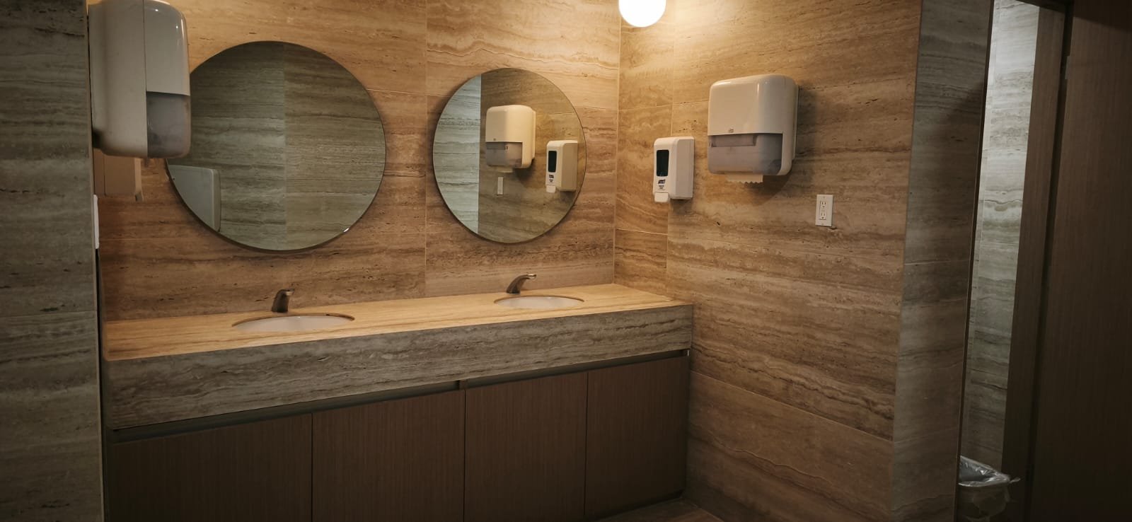 Sanitarios con piedra tecnológica